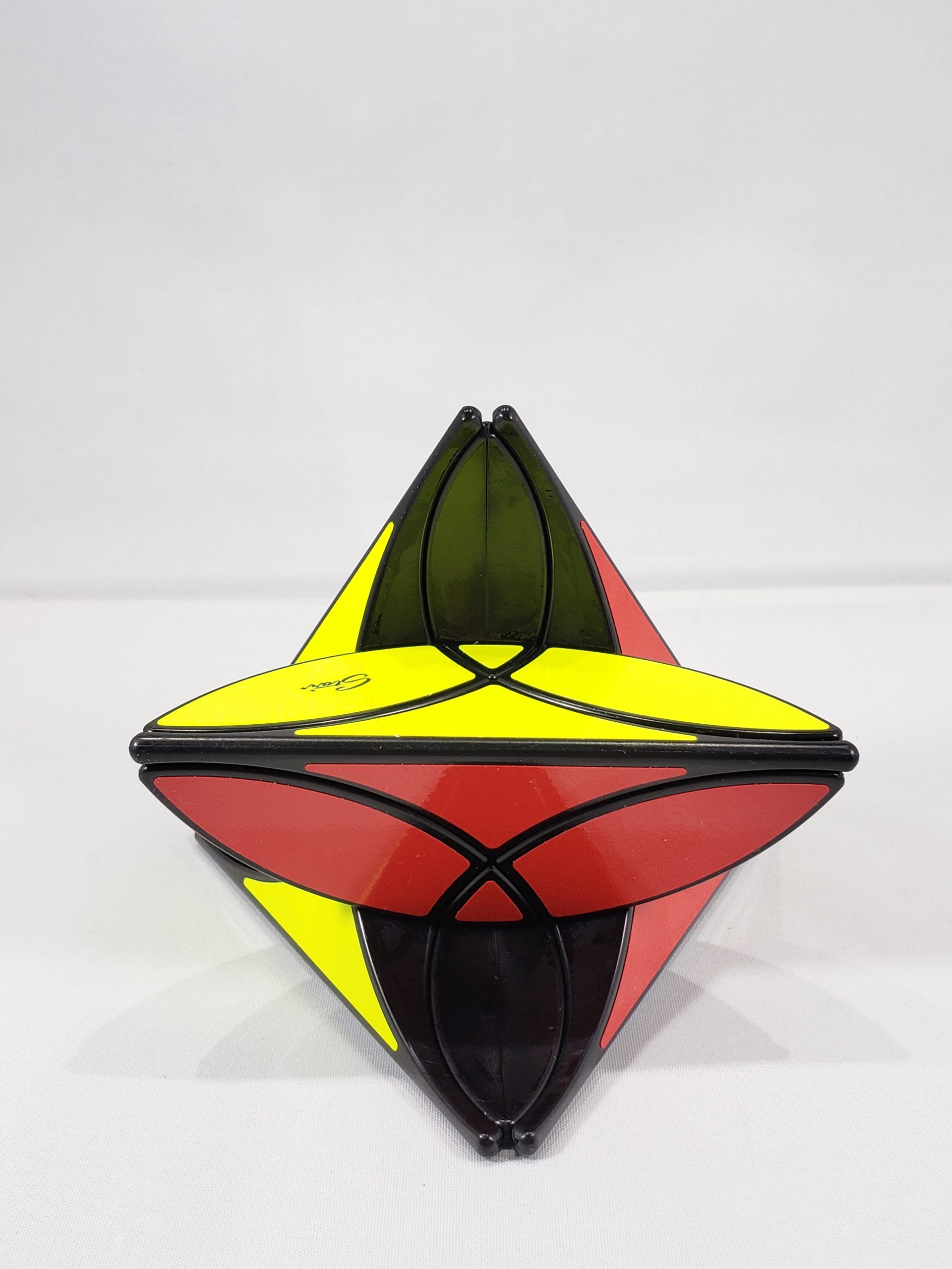 QiYi Clover Pyraminx red and yellow side of QiYi clover Pyraminx